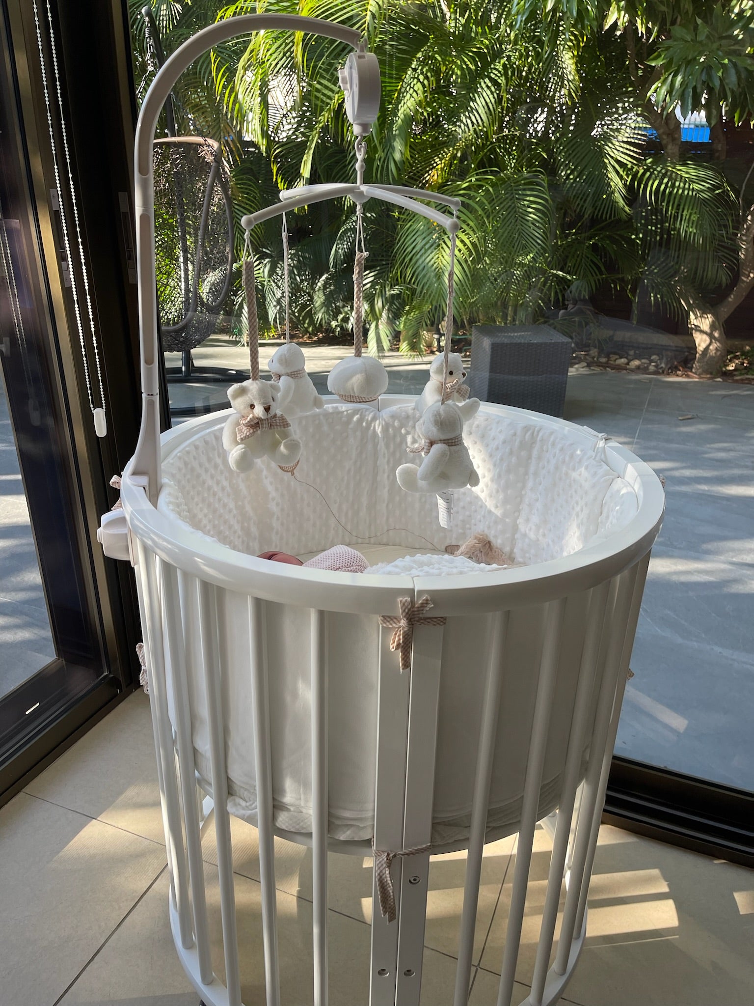 מובייל מנגן לתינוק - בז'