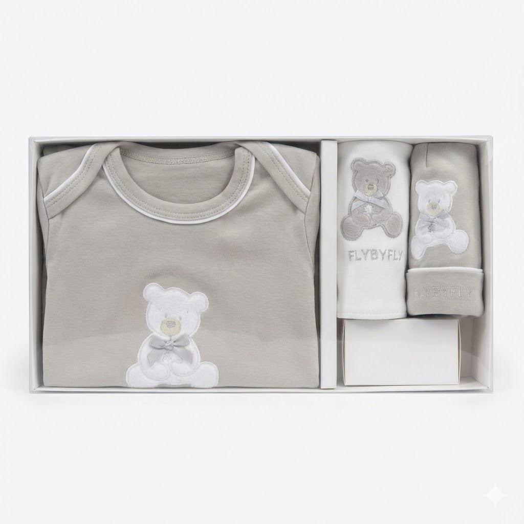 מארז מתנה לתינוק- אוברול + סינר וכובע- אפור