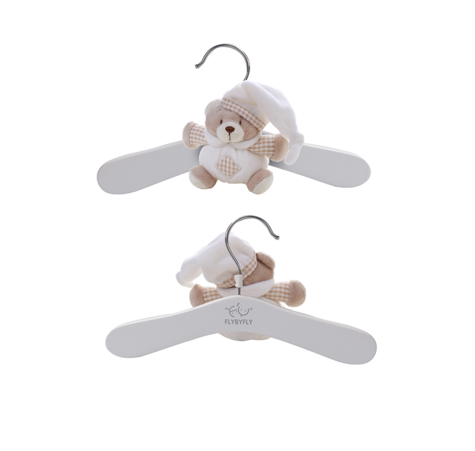 קולב עץ דובי לבגדי תינוק - בז'