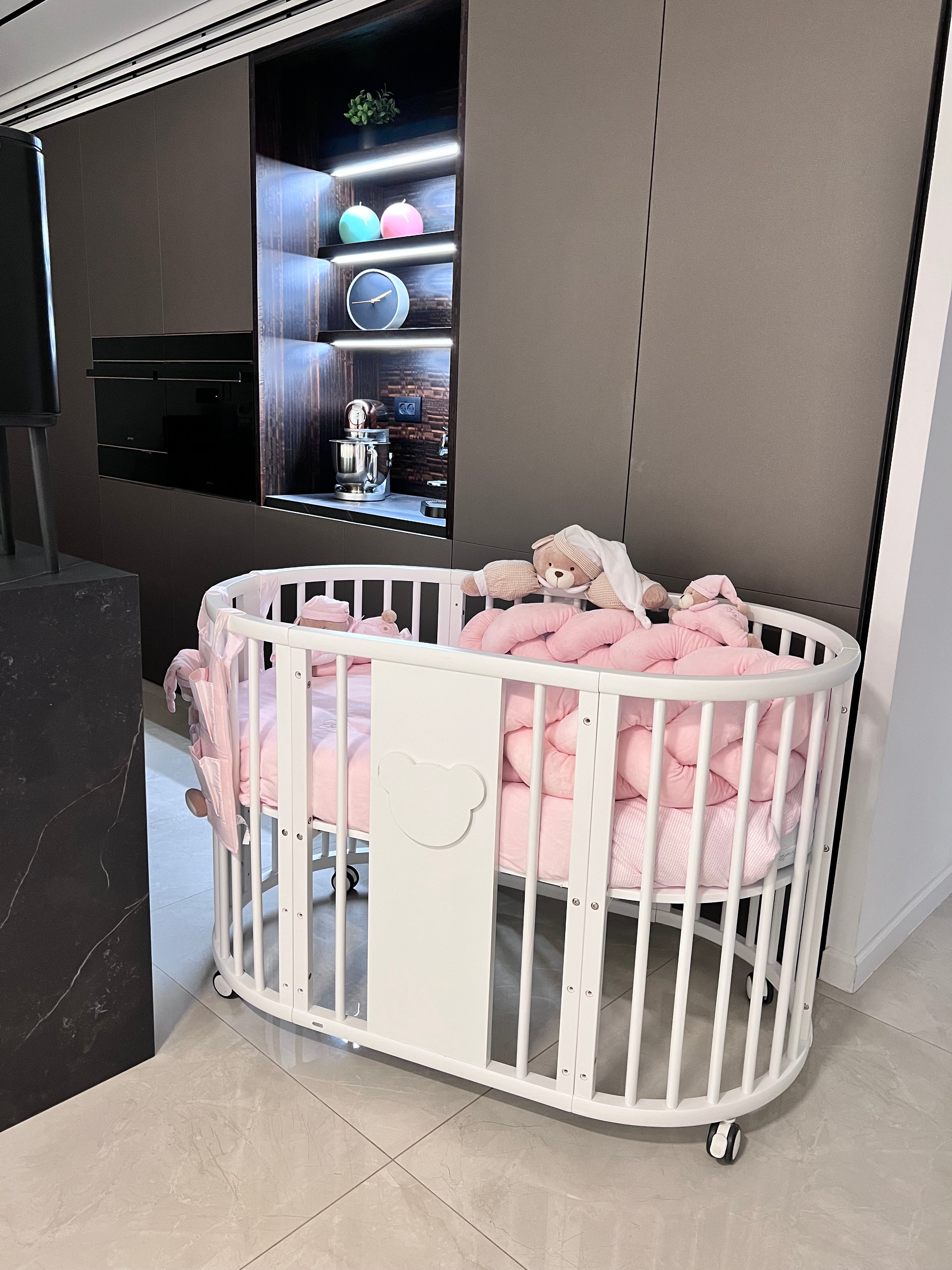 נחשוש למיטת תינוק ומעבר - ורוד