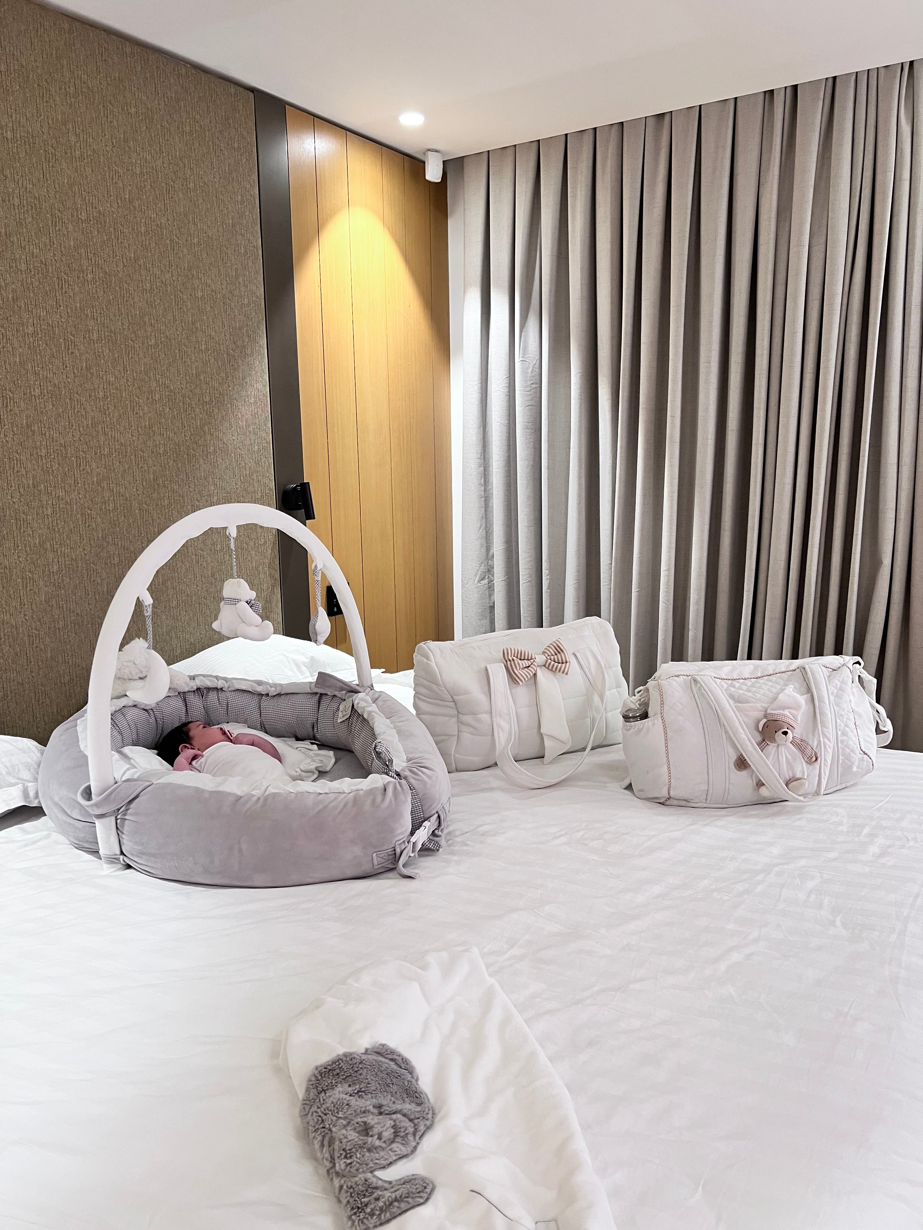 תיק החתלה לעגלה -בז'