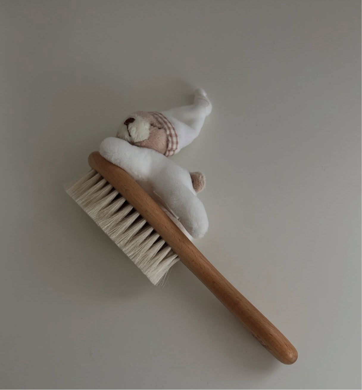 סט טיפוח ראשון לתינוק ורעשן