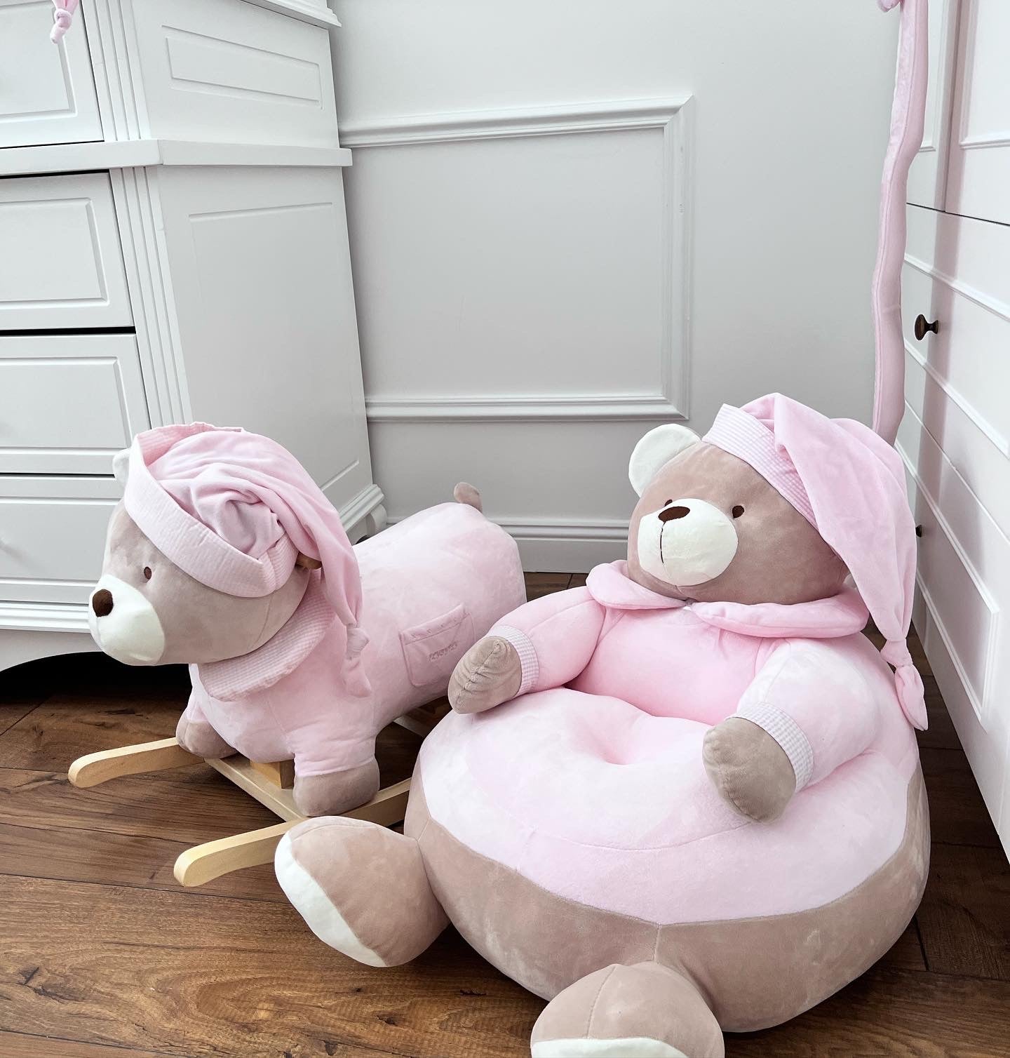 סוס נדנדה - דובי ורוד