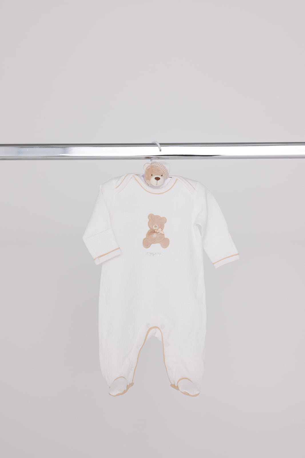 מתנה לתינוק- זוג אוברולים דובי - לבן /בז'