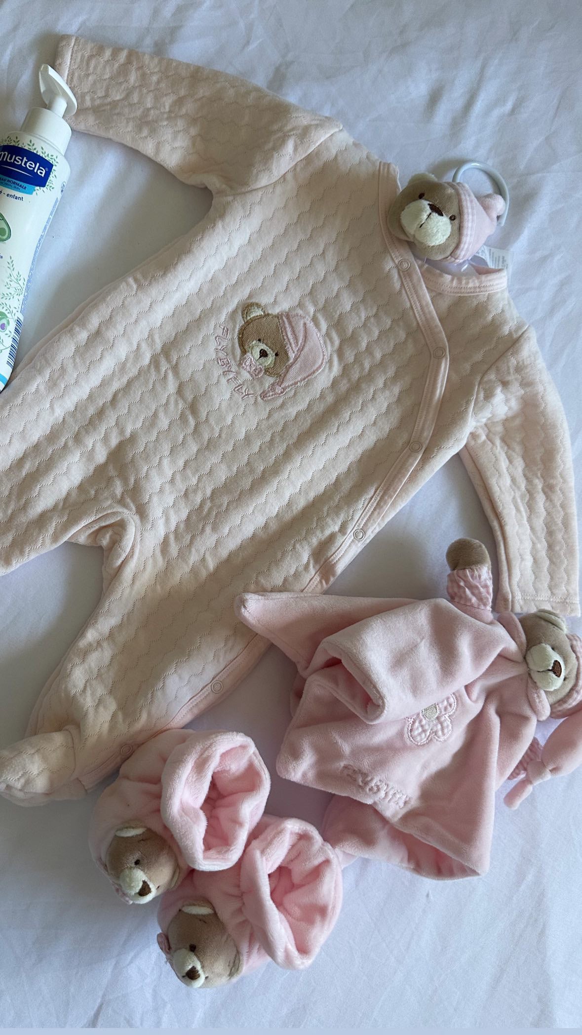 מארז מתנה סט שמיכי + מחזיק מוצץ דובי - ורוד