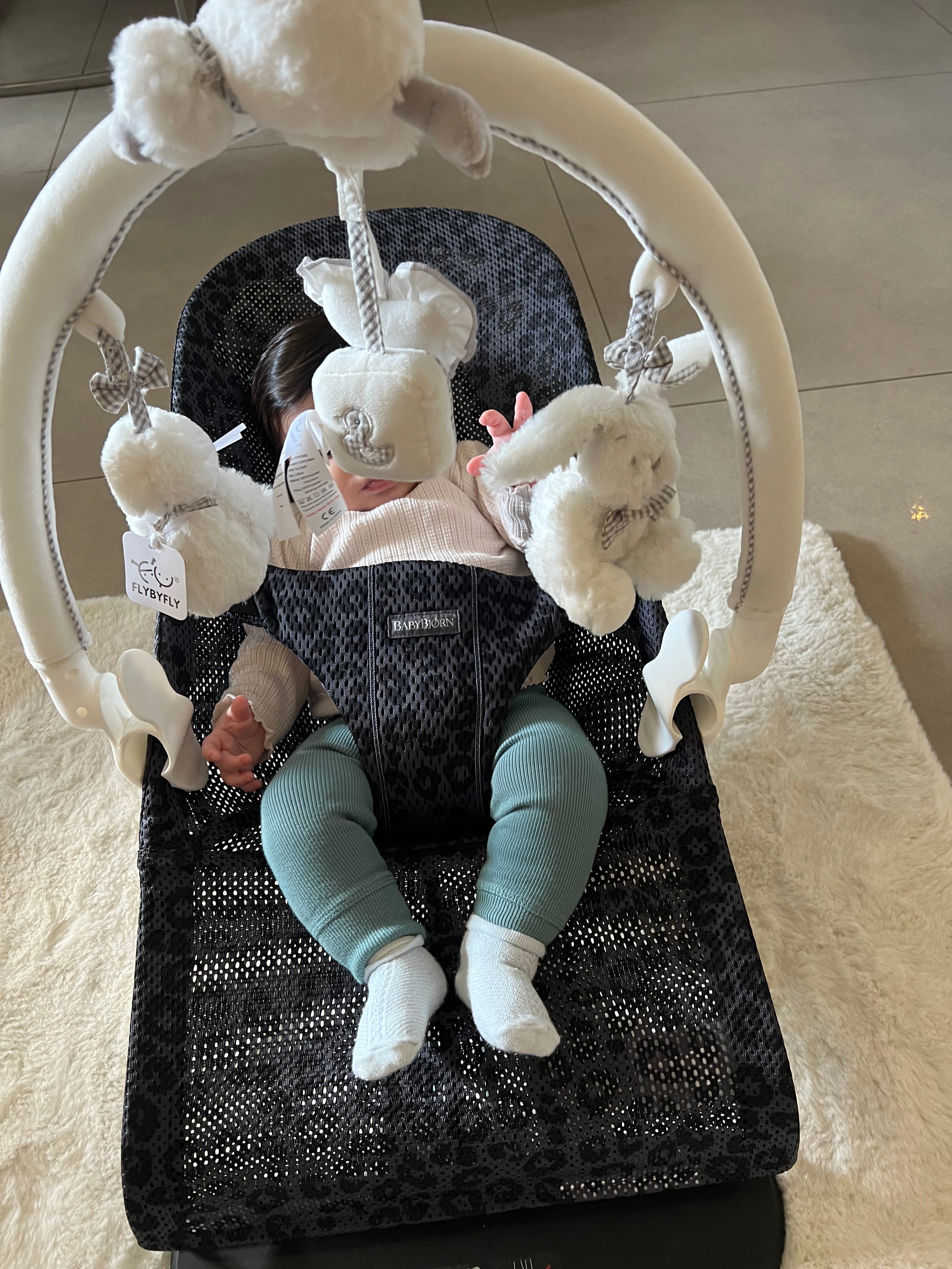 קשת פעילות מתכווננת לעגלה\לעריסה - לבן