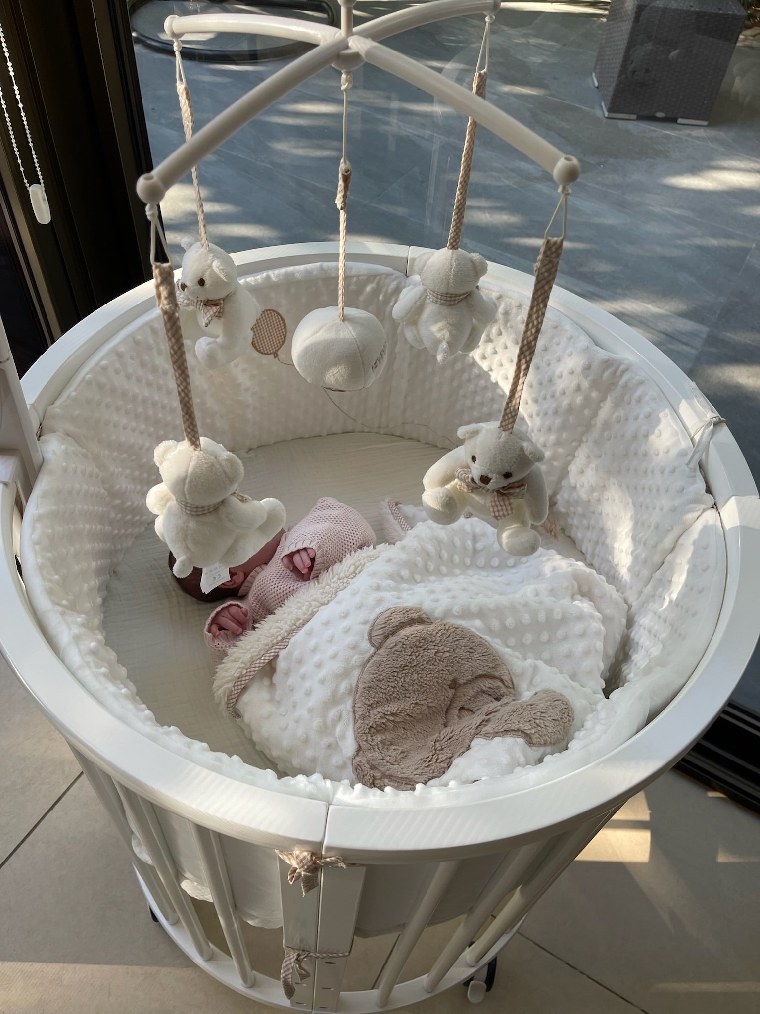 מובייל מנגן לתינוק - בז'