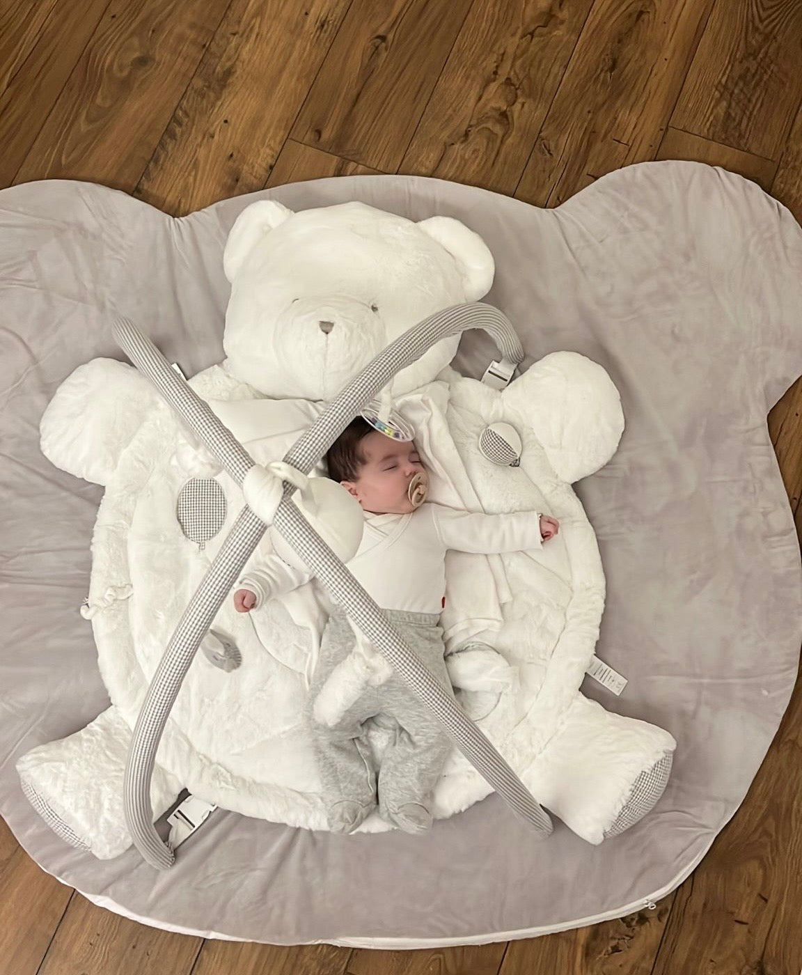 Bear playmat - white