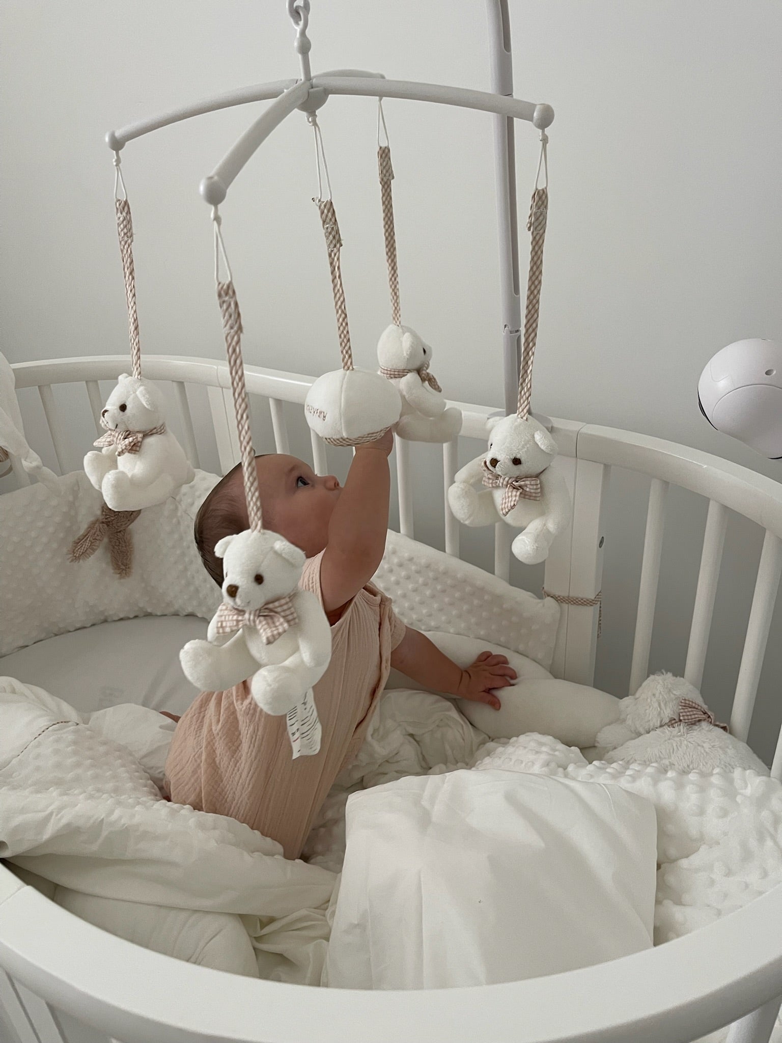 מובייל מנגן לתינוק - בז'