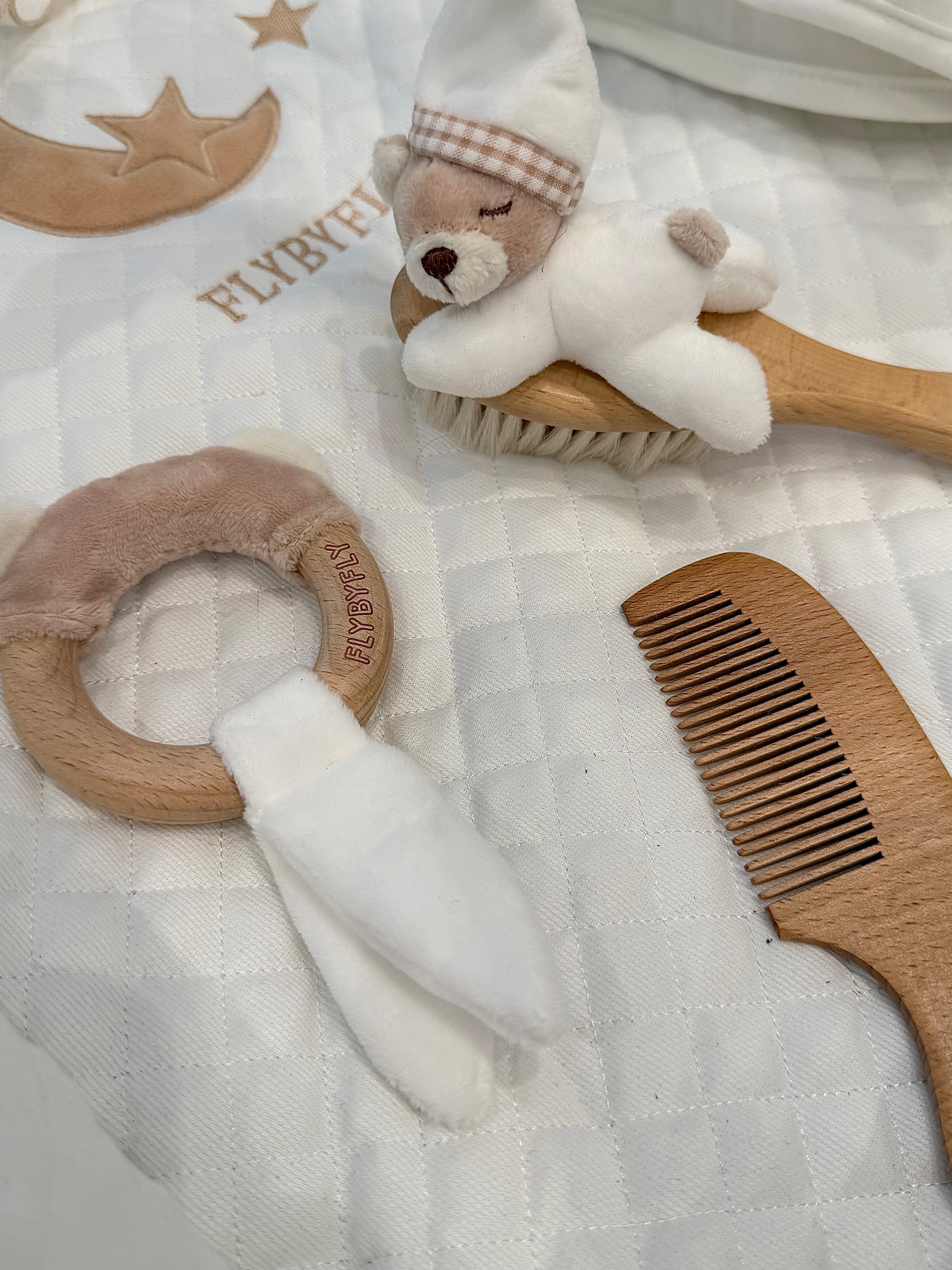 סט טיפוח ראשון לתינוק ורעשן