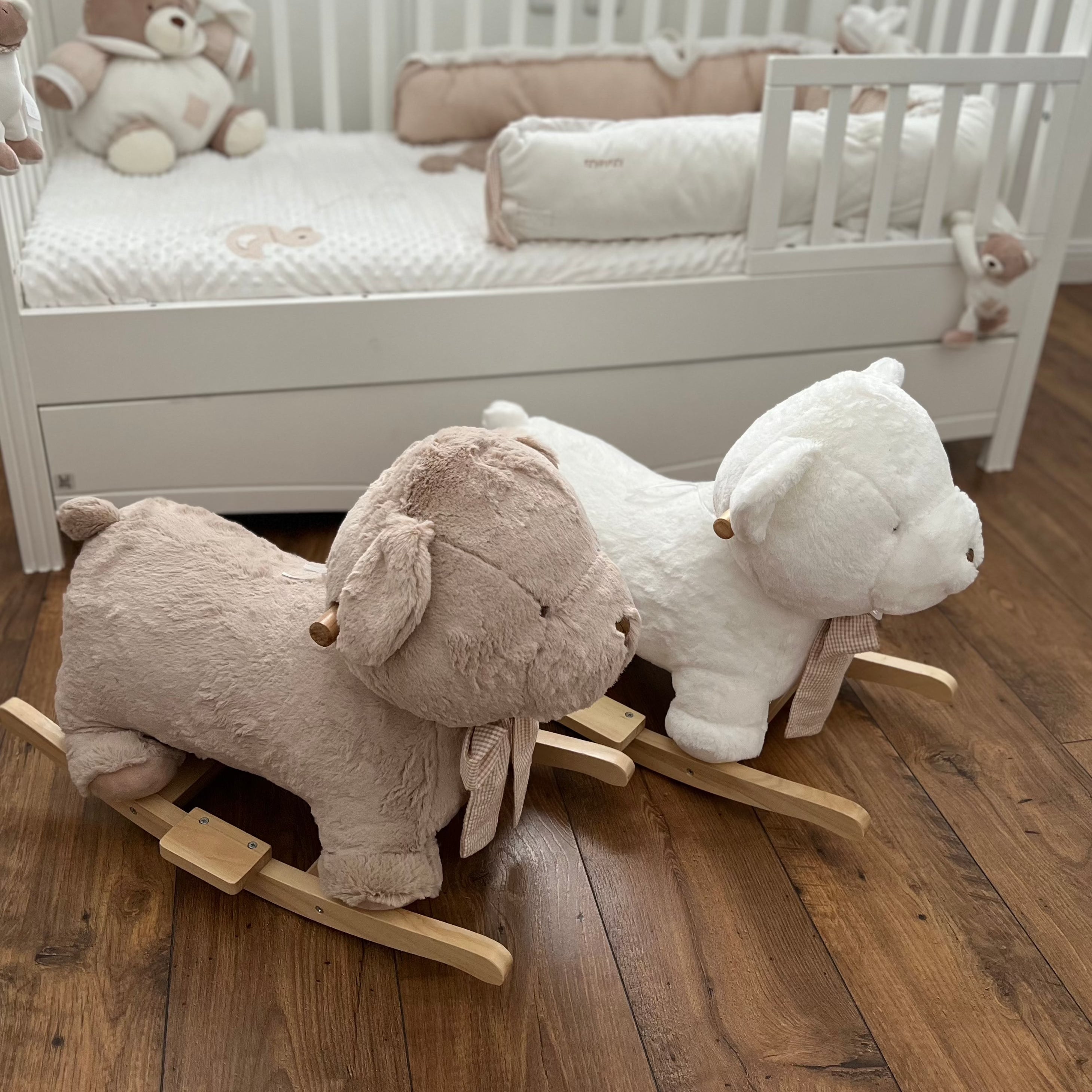 סוס נדנדה - דובי בז'