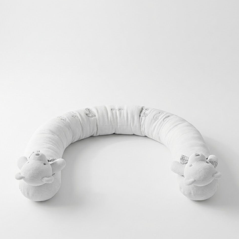 عناق ناشوس - أبيض