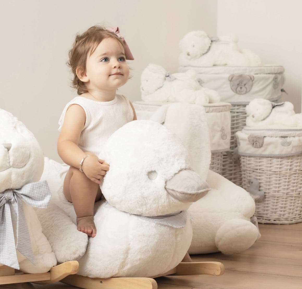 סוס נדנדה - ברווז לבן