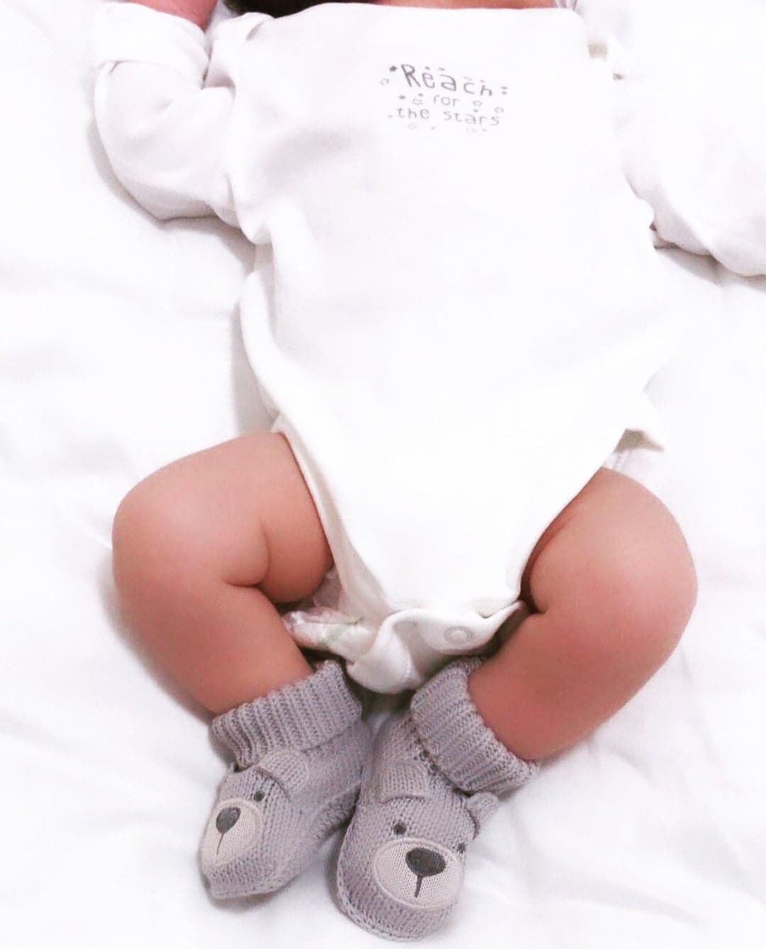 גרביים סרוגות לתינוק דובי - אפור