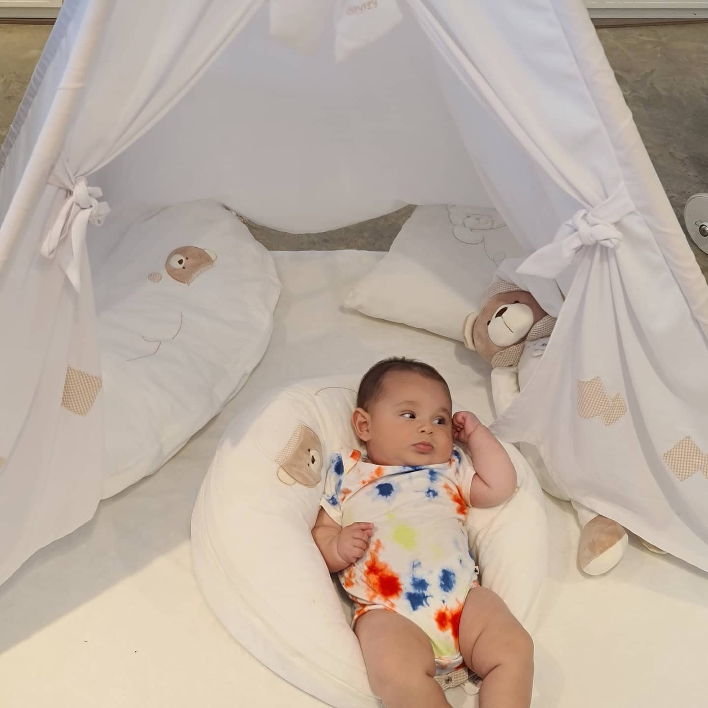 כרית הקסם-הנקה, החתלה וכורסא
- כחול