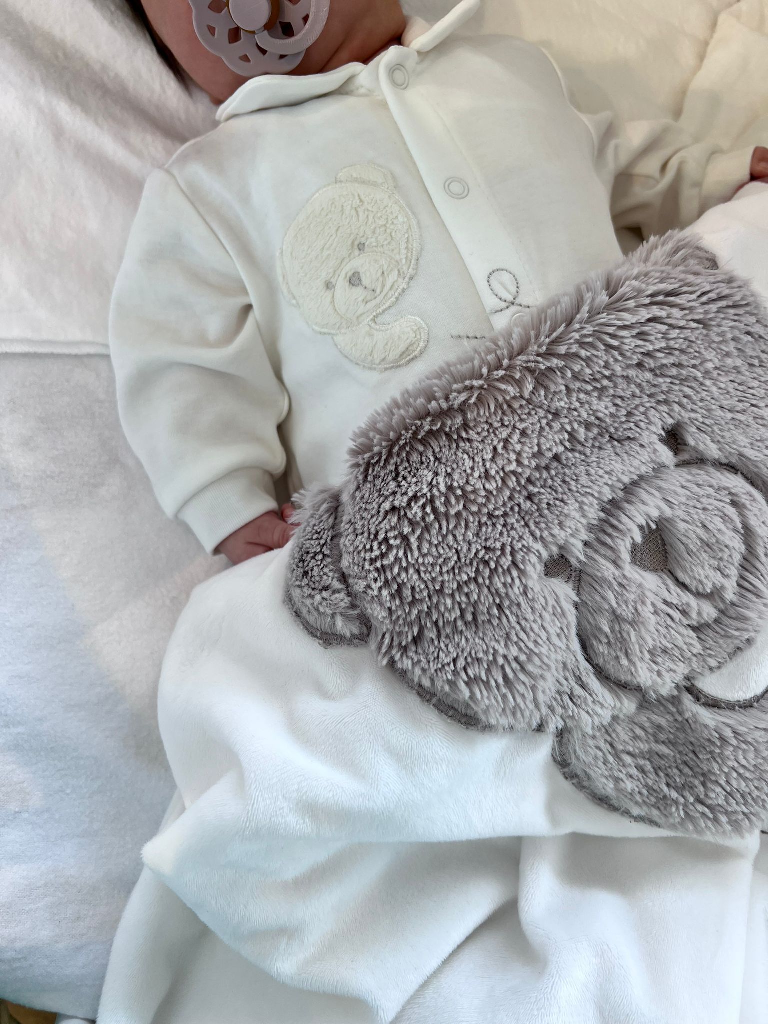 אוברול מכופתר + קולב - לבן