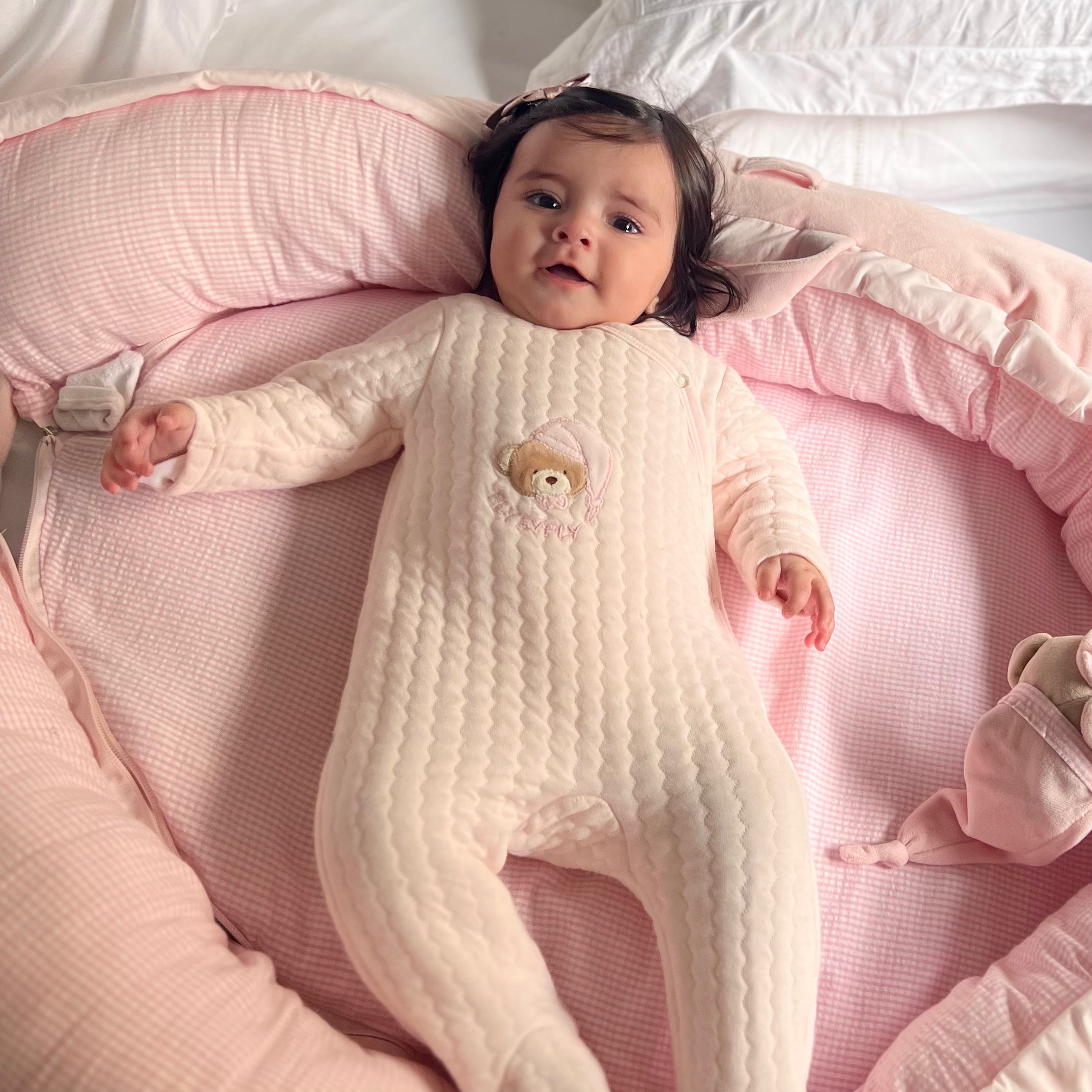 מארז מתנה- אוברול לתינוק + קולב דובי - ורוד