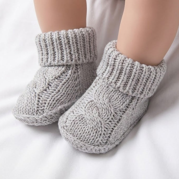 גרביים סרוגות לתינוק - אפור