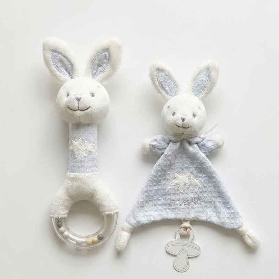 סט רעשן ומחזיק מוצץ שמיכי ארנב כחול - מימי